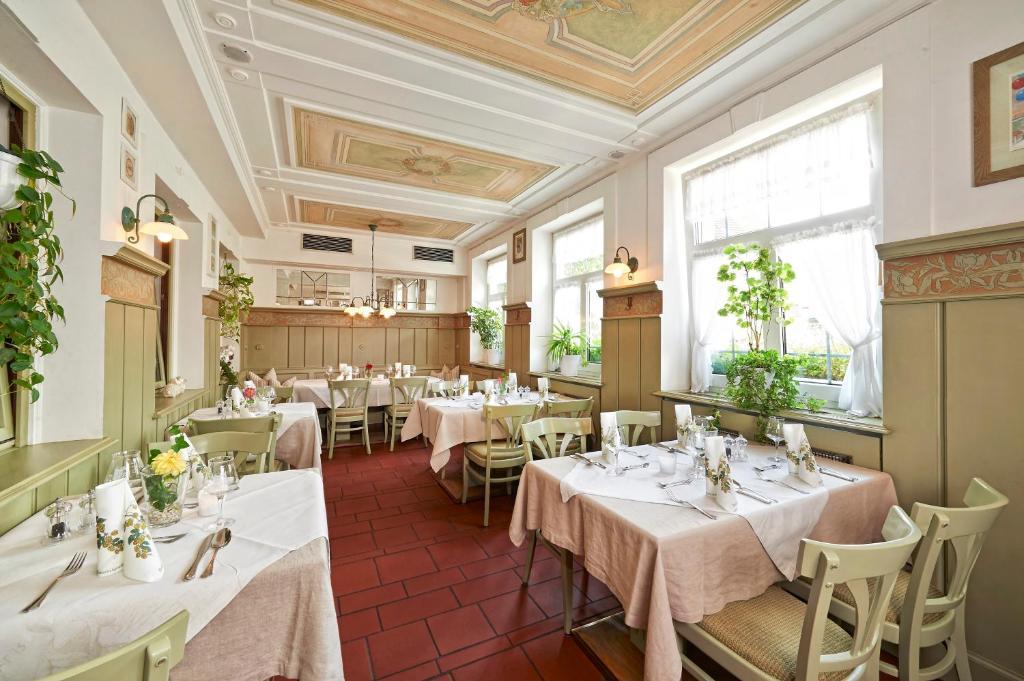 Brauereigasthof Zum Loewenbraeu アーデルスドルフ エクステリア 写真